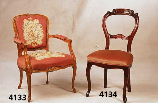 4 StÜhle, deutsch, um 1850/60, Korpus Weich- holz und Mahagoni, Mahagonifurnier, sogenannte LÖffelstÜhle, neue Polsterung, Mohairbezug, ...
