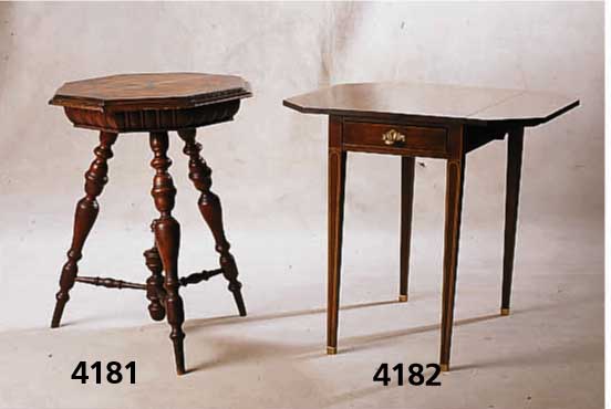 Klapptisch, deutsch, um 1900, sog. Servier- tisch, Korpus Buche, Wurzelnußfurnier, Faden- intarsien, MetallfÜße, abgeschrÄgte Ecken, ...