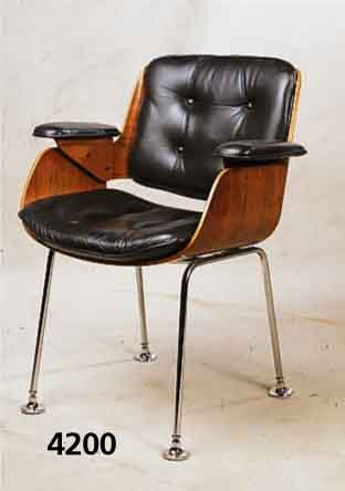 Stuhlsessel, Entwurf James Imes, Chromge- stell, Entwurf um 1952, AusfÜhrung Anfang 70er Jahre, RÜcken und Sitz in Schalenform, Leder- kissen mit ...