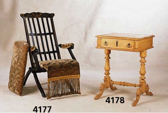 NÄhtisch, deutsch, um 1900, Zierbelkiefer und Fichte, BeschlÄge neu, Gestell reiche Drechselarbeit, gerieft, Reste alten Wurmbe- falls, als ...