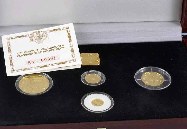 Sowjetunion, 1993, Sonderausgabe 999/1000er Gold, Balerina 10,25,50,100 Rubel, Bolshoi Theater, Auflage nur 1500 p.P., in Holzschatulle, mit orig. ...