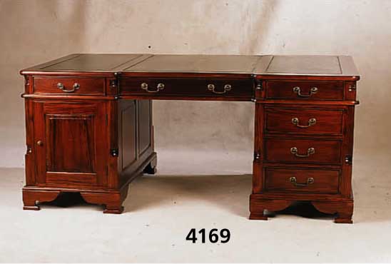 Partnerschreibtisch, im viktiorianischen Stil, von 1890/1900, Mahagoni, z.T. massiv, schÖnes schweres MÖbel, selten im Angebot, ca. 79x178x103 cm