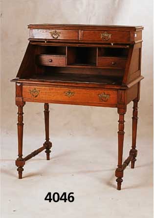 DamenschiebsekretÄr, Holland, um 1870/80, Eiche massiv bzw. RÜster, Arbeitsplatte aus- ziehbar, reiche Drechselarbeit, Beinspossen, BeschlÄge ...