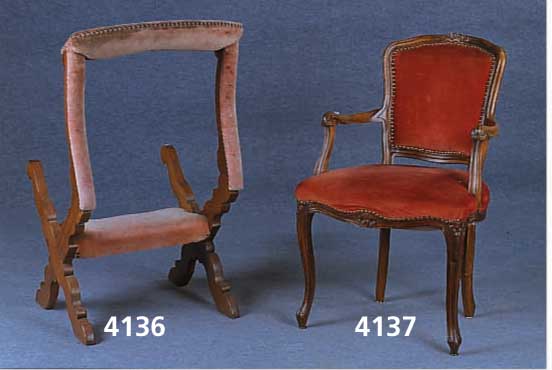 Betstuhl, deutsch, um 1830/40, Nußbaum mas- siv, Rocaillenteil aus dem Vollholz, Lehne aufklappbar fÜr Gebet, Bezug spÄter, sog. Ver- ...