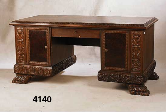 Schreibtisch, deutsch, um 1928/35, Renais- sancestil, massiv gearbeitet, Buche, Eiche und Weichholz, Schnitzereien aus dem Vollholz, KlauenfÜße ...