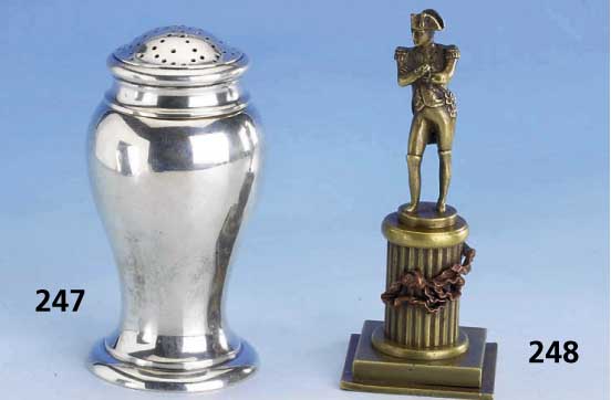 Skulptur/Petschaft: Napoleon, um 1870/80, Frankreich, Gelbguß, H. ca. 12 cm, Platte unbeschnitten