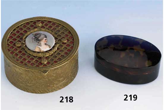 Deckeldose, Frankreich um 1870, Schildpatt, dÜnnwandig, gute HÖhlung, ca. 3.5 x 9.5 x 6.5 cm