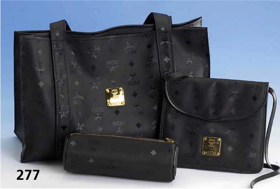 Konvolut 2 MCM-Taschen u. 1 MCM-FedermÄppchen, MÜnchen, schwarz, Maße: 1: 27 x 38 cm; 2: 18 x 20 cm; 3: 10 x 20 cm, Gebr.-Spuren