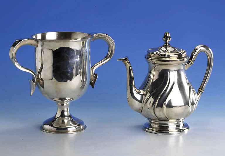Kanne, deutsch Lutz & Weiß um 1935, 800er Silber, Brockstil, goudroniert, Stand- ring, Griff mit DÄmmringen, H ca. 21 cm, total ca. 485 g