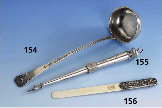 Suppenkelle, deutsch um 1900, 800er Silber, strenger Jugendstil, Meistermarke liegender LÖwe, Vertreiber Betz, min. ver- beult, L. ca. 31 cm, ...