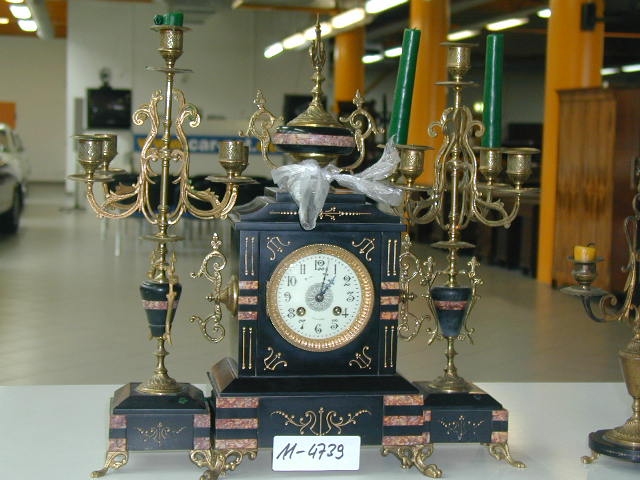 Tischuhr mit 2 Kerzenleuchtern (groß)