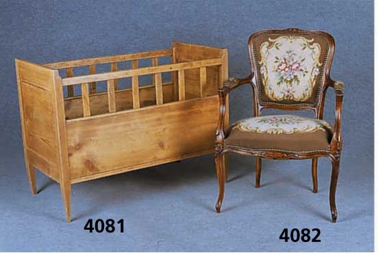 Biedermeierbett, sÜddeutsch, um 1820/30, Buche, Kiefer und Zierbelkiefer, Boden sekun- dÄr, leicht restauriert, fÜr Puppenausstellung und ...