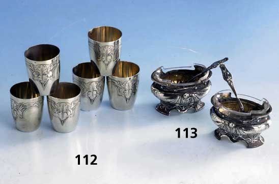 SalzschÄlchenpaar mit orig. LÖffel, Frankreich um 1900, reiner Jugendstil, 950er Silber, Meistermarke nich identifiziert, zeittyp. Dekor mit ...