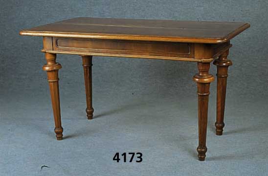 Schreibtisch, deutsch, um 1900, Korpus Nuß- baum und Weichholz, FrÜhbarockstil, Beine z.T. 8-fach facettiert, leicht verlaufend, schÖne ...