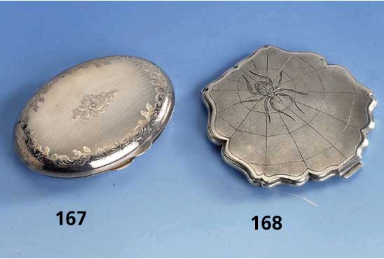 Ovale Deckeldose, Pforzheim um 1930, Georg Lauer (Laudier), 925er Silber, innenvergoldet, Scharnierdeckel guillochiert und graviert im Barockstil, ...