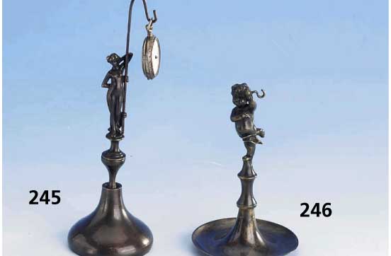 TaschenuhrstÄnder Erotika, Bronze patiniert, wohl 30er Jahre, vollplastische AusfÜhrung, mit alter kleiner Taschenuhr, ohne Fkt., H. ca. 18.7 cm