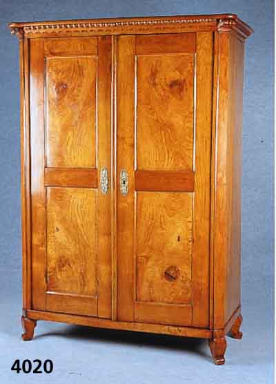 Schrank, deutsch, um 1850, Esche massiv, Schnitzereien aus dem Vollholz, Lisenen mit Velutenabschluß, zweitÜrig, zerlegbar, origi- nal Schloß ...