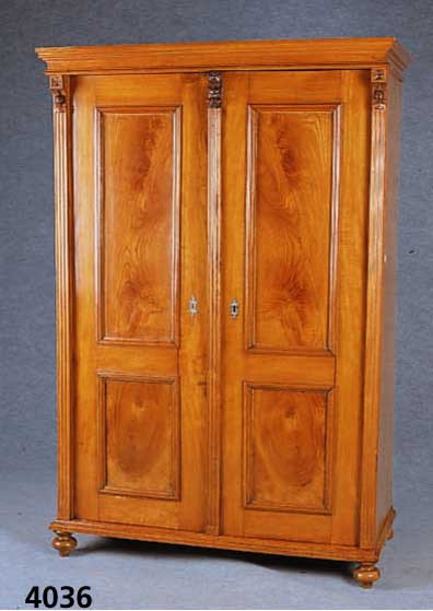 Schrank, deutsch, um 1880/90, Esche massiv, aufgelegte Schnitzereien aus dem Vollholz, 1 Schnitzerei ergÄnzt, Lisenen gerieft, leichte ...