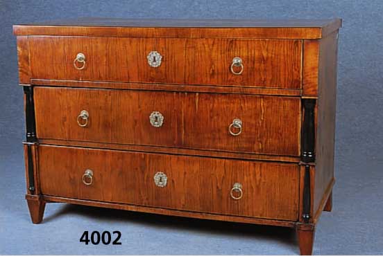 Kommode, deutsch, um 1840, Esche, Eschefur- nier, Biedermeier, seitlich mit ebonisierten HalbsÄulen, geschwÄrzt, Schubladen zum Teil er gÄnzt, ...
