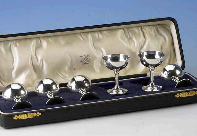 6 Schnapskelche, Birmingham 1946, 925er Silber, schlichte zeitlose Form, H ca. 5.5 cm, Orig.-Etui: Vertreiber Winsor Bishop Norwich