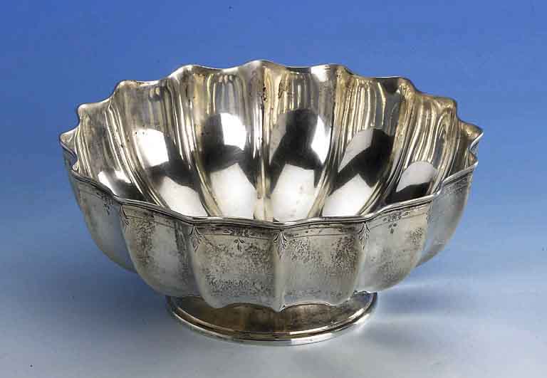 Anbietschale, Amerika, 20er Jahre, 925er Silber, Standring, Rand vielfach gebogt, H ca. 10 cm, D ca. 23 cm, ca. 500 g