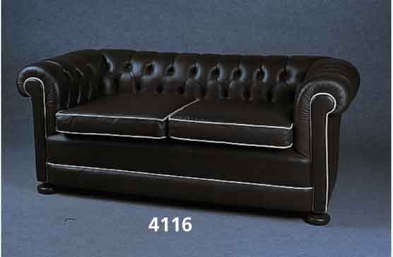 2-sitzer Sofa, deutsch, Barockstil, RÜcken und Lehnen genoppt, lose Kissen, paspeliert, Holz in hochwertigem Kunststoff gefaßt, Bezug ...