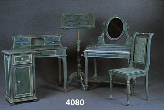 Teile eines Damenzimmers, im Stil von 1890/ 1900, Hartholz/Buche, grÜn und weiß gefaßt, bestehend aus: Damenschreibtisch, Schminktisch , ...