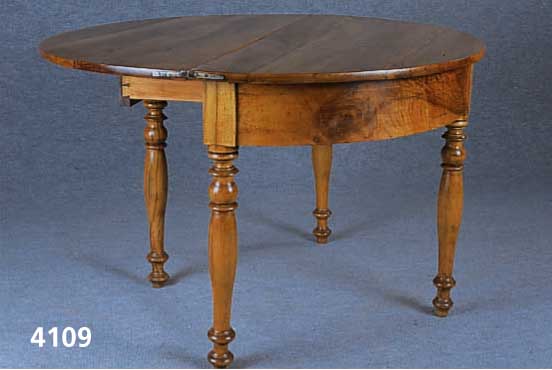 Klapptisch, deutsch/Pfalz, um 1790/1810, Korpus Weichholz und Linde, Nußbaum massiv, Nußbaumfurnier, Wurzelnußfurnier, restauriert, ca. 77 cm ...