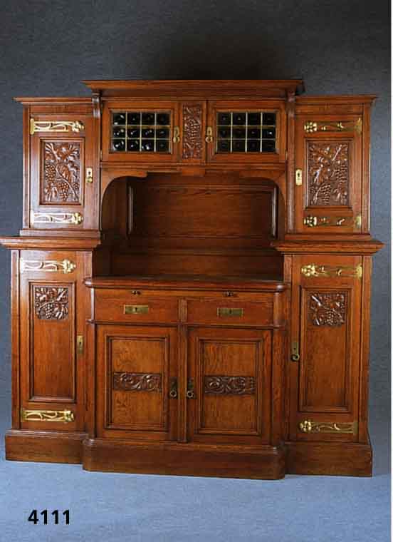 AufsatzmÖbel, deutsch, um 1904/08, wohl Karlsruhe, Jugendstil, Korpus Weichholz, Eiche massiv, Eichefurnier, aufgesetzte Leisten, ge rieft, Inlets ...