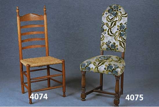 4 HochlehnstÜhle, Belgien, um 1870/80, Buche massiv, Beine doppelt verstrebt, RÜckenlehne mit gedrechseltem Abschluß, dieser teilweise besch., ...