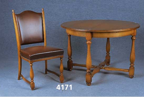 Ausziehtisch mit 6 StÜhlen, deutsch, um 1960, Eiche massiv, Eichefurnier, Tisch mit Ein- legeplatten, StÜhle mit Kunstlederbezug, rusti kal, ...