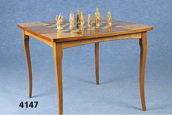 Spieltisch, deutsch, um 1925/30, Buche, kaukasisch Nußbaum, Birke und geschwÄrztes Kirschholz, Blumenintarsien (Rosen), gute QualitÄt, ...