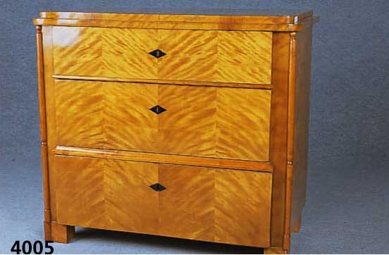 Kommode, mitteldeutsch, um 1860/70, Korpus Weichholz, Linde, Birkefurnier gespiegelt, durchlaufend, aufgesetzte 3/4-SÄulen, 1 Schloß blind, ...