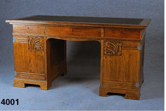 Jugendstilschreibtisch, deutsch, um 1902/04, wohl MÜnchen, Korpus Weichholz, Arbeitsteile Eiche massiv, Front sparsame asymetrische Schnitzerei ...