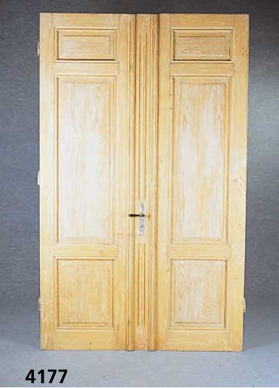 2 WeichholztÜren, deutsch, um 1880/90, Kiefer, von ausgesuchter QualitÄt, teilweise abgelaugt, original Schloß und Beschlag, SchlÜssel fehlt, ...