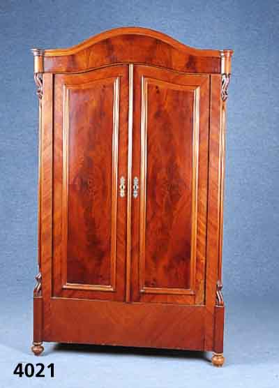 Kleiderschrank, deutsch, um 1880/90, GrÜnder zeit, Korpus Weichholz, Pyramidenmahagonifur- nier gespiegelt, schÖne durchgehende Maserung, ...