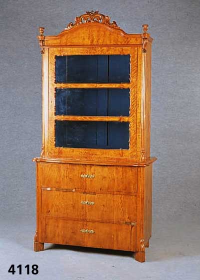KommodenaufsatzmÖbel, mitteldeutsch, um 1850/ 60, wohl Magdeburg, Korpus Weichholz, Birken wurzelfurnier, durchlaufend, Oberteil mit so- genannten ...