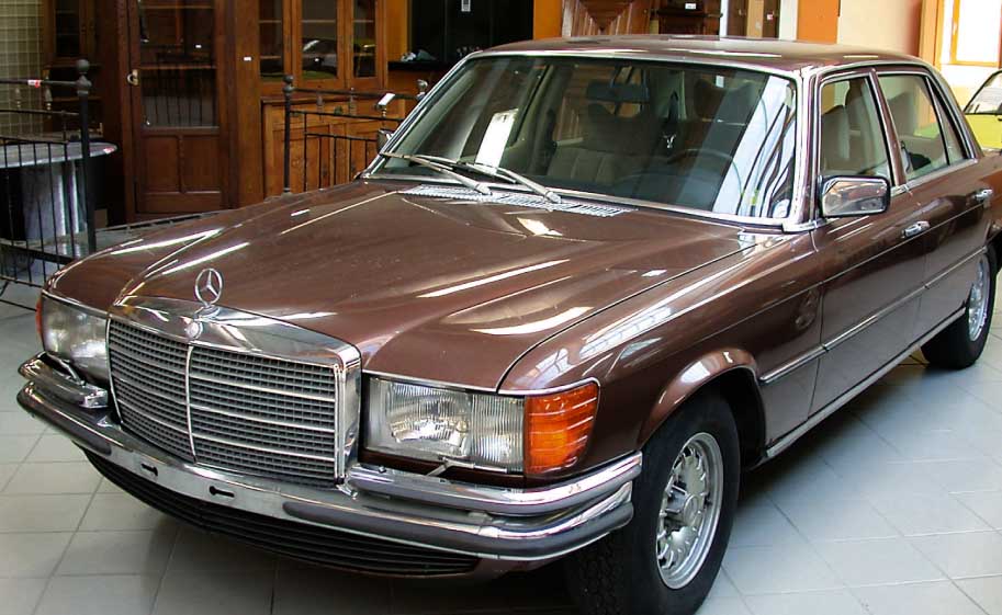 Mercedes Benz, 450 SEL 6.9; EZ: 07.1977; 6786 ccm; 210 KW (286 PS); abgelesene km 212673; Limousine, braun-metallic; Klimaalnage, Velour polster, ...