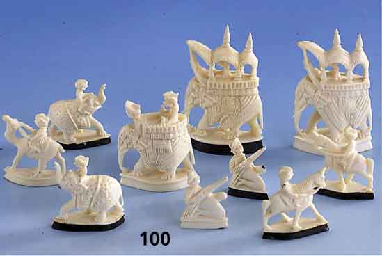 Satz Schachfiguren, Elfenbein, Indien um 1920/30, handgeschnitzt, vollplast. Dar- stellung von Personen bzw. Reitern auf Ele- fanten, ...