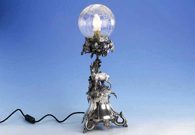 Tischlampe, deutsch, Wilkens Bremen um 1850, 800er Silber, elektrifiziert (Fkt. unge- prÜft), vollplastischer Hirsch, dekorativ, Unikat, H ca. ...