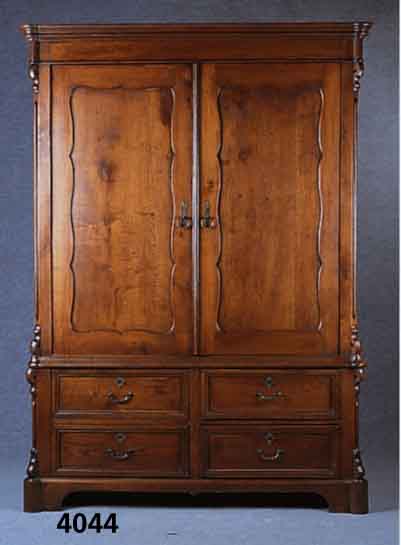Aufsatzschrank, Niederlande, Unterteil um 1780, Oberteil um 1830/40, Korpus z.T. Weich- holz, Eiche massiv, 4 Schubladen, Umrandung doppelt ...