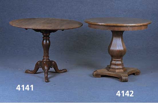 Salontisch, deutsch, um 1835/45, Eiche und Buche massiv, aus dem Vollholz geschnitzt, SÄulenkrone 6-fach verstrebt, geschweift, z.T. aus dem ...