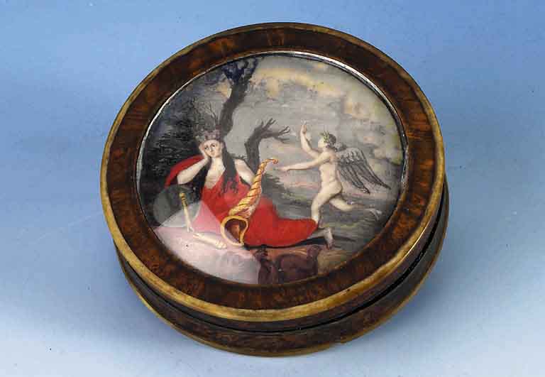 Dose, wohl Frankreich um 1750/60, Schild- patt, Deckel mit eingelegter Gouachemalerei: schlafende Fortuna, Unikat, sammelw., museal, Glas ...