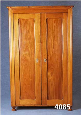Kleiderschrank, deutsch, um 1880, Esche massiv, zweitÜrig, sogenannte BrezelfÜllungen, leicht verzogen, Gebrauchsspuren, ohne SchlÜssel, ca. ...
