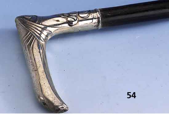 Spazierstock, deutsch um 1900, 800er Silber, reiner Jugendstil, FrÜchte- dekor, Bes.-Monogr., verbeult, L. ca. 87 cm, Schuß Rotbuche ...