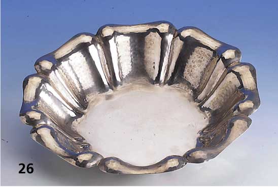 Anbietschale, Italien, 800er Silber, reine Handarbeit, 50er Jahre, mehrfach doppelt gelappt, Wandung Hammerschlagverz., H ca. 4.5 cm, D ca. 23 ...
