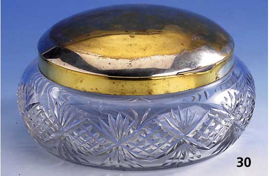 Deckeldose, Kayser um 1895, Messing versilbert (ber.), Kristallglas geschnitten und geschliffen, Deckel mit Scharnier, H ca. 10 cm, D ca. 20 cm ...