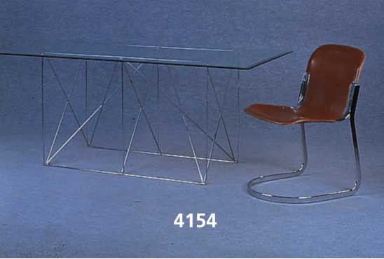 Designertisch, deutsch, um 1985/88, Metall verchromt, in sich 5-fach verstrebt, Leicht- bauweise, Äußerst stabil, original facettierte ...