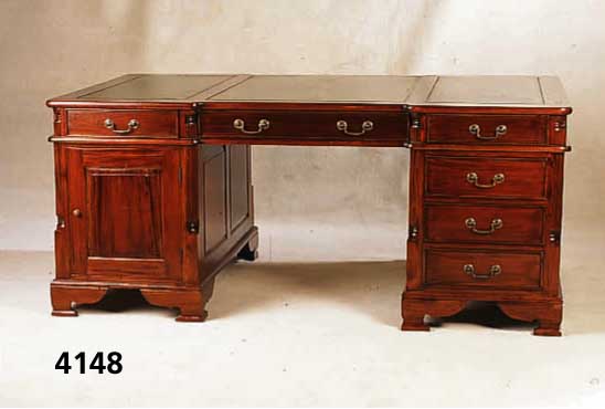 Partnerschreibtisch, im viktorianischen Stil, von 1890/1900, Mahagoni, z.T. massiv, schÖnes schweres MÖbel, praktisch, selten, ca. 79x178x103 cm