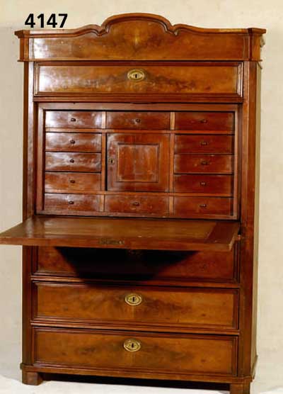 SchranksekretÄr, deutsch, um 1860/70, Korpus Weichholz, Pyramidenmahagonifurnier gespie- gelt, Ecken abgeplattet, reiche Leistenver- zierung, ...